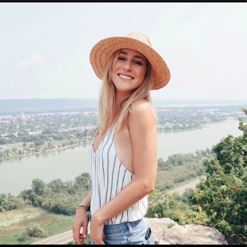 Meet your posher, Nikayla!